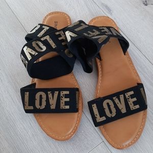 Flat sandals